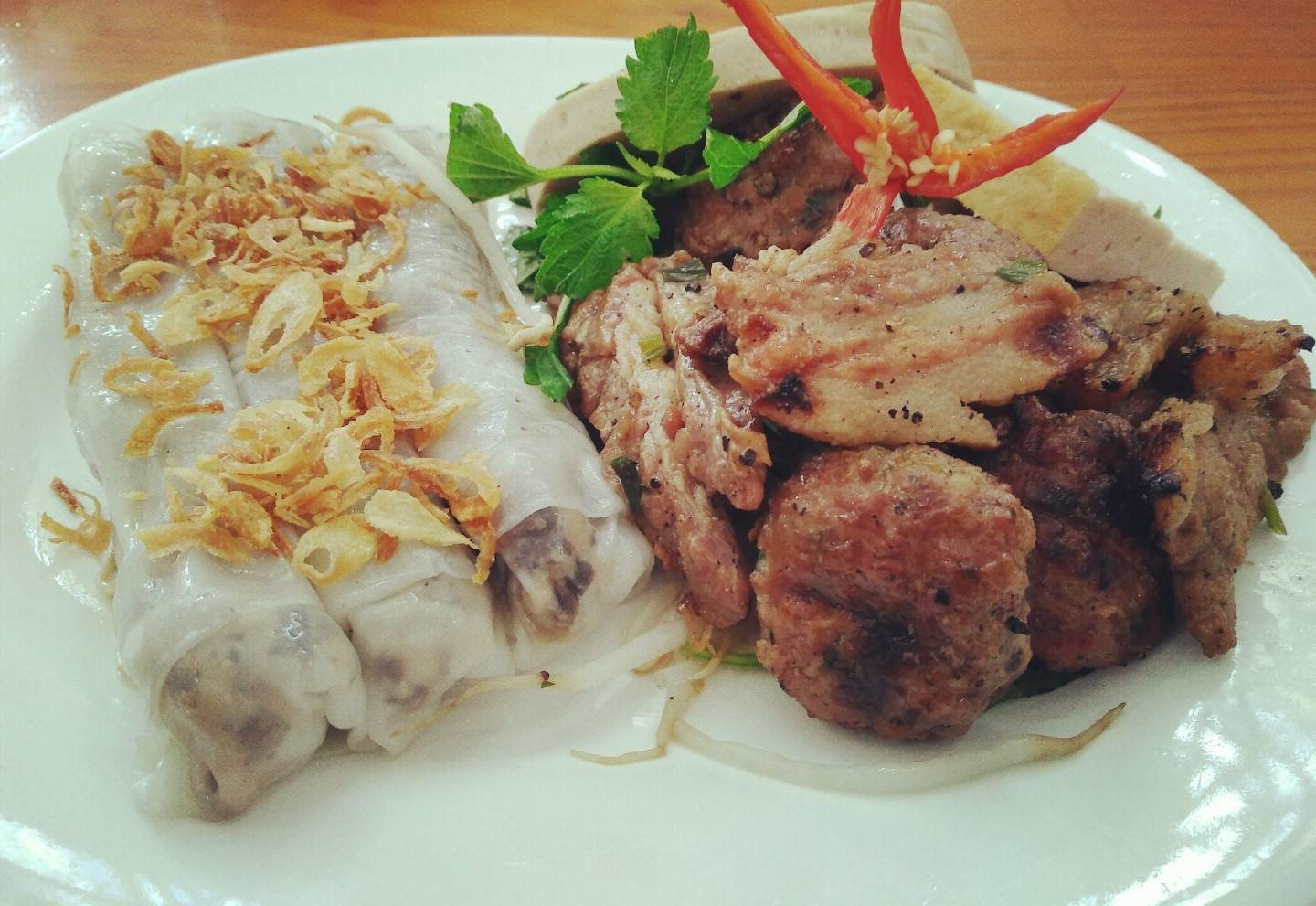 BANH CUON THIT NUONG